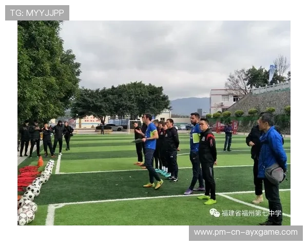 足球联赛在青训扶持中推动俱乐部共享教练资源与区域交流赛，足球训练团队